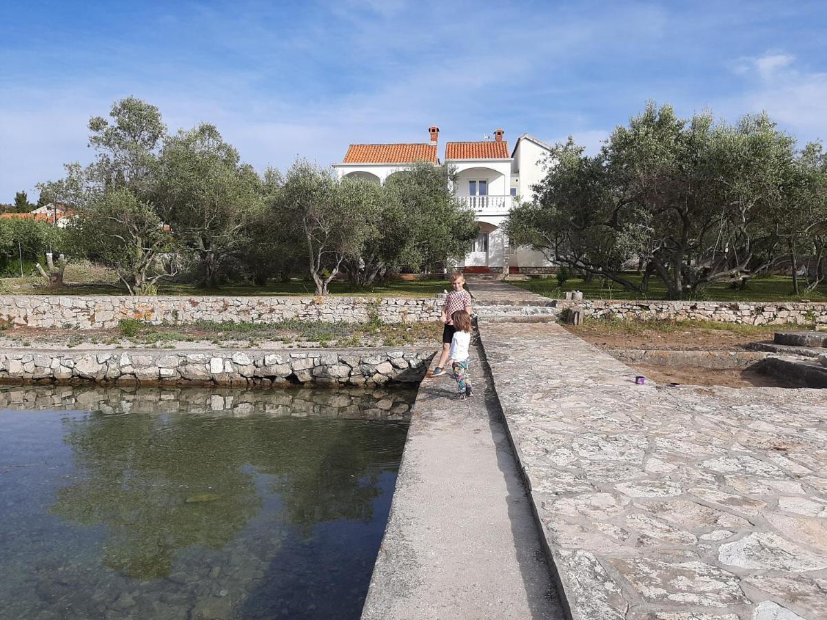 Family House Rebeka Apartment Углян Екстериор снимка