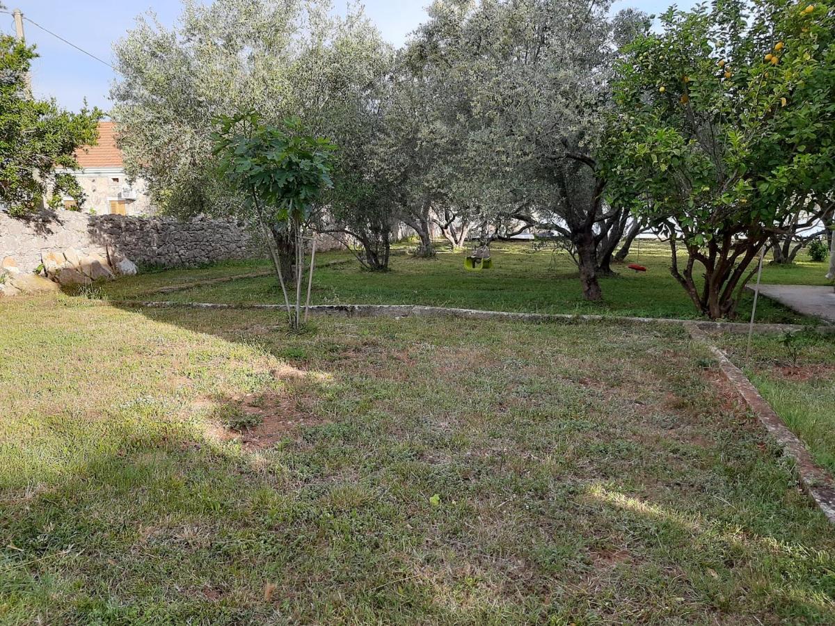 Family House Rebeka Apartment Углян Екстериор снимка