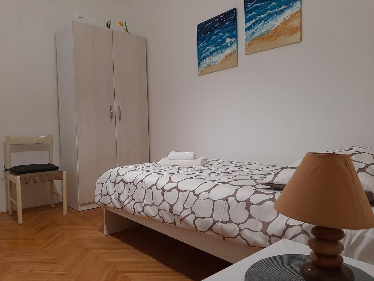 Family House Rebeka Apartment Углян Екстериор снимка