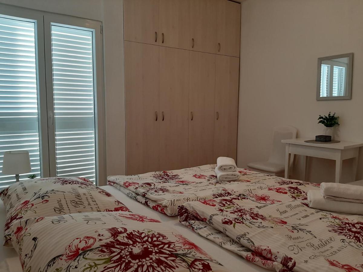 Family House Rebeka Apartment Углян Екстериор снимка