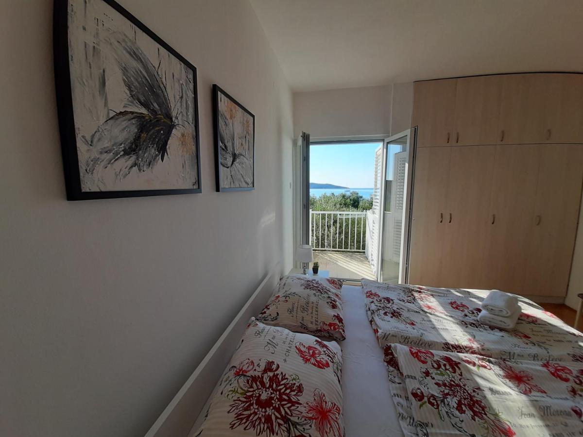 Family House Rebeka Apartment Углян Екстериор снимка
