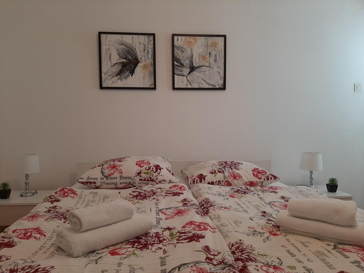 Family House Rebeka Apartment Углян Екстериор снимка