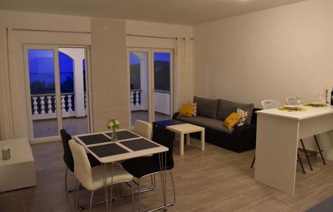 Family House Rebeka Apartment Углян Екстериор снимка