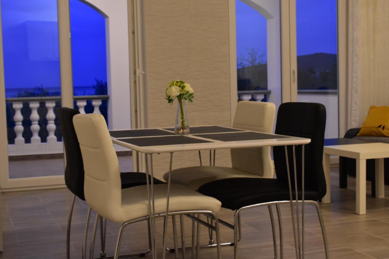 Family House Rebeka Apartment Углян Екстериор снимка