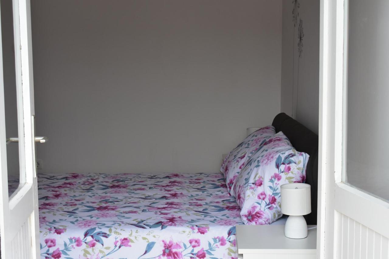 Family House Rebeka Apartment Углян Екстериор снимка