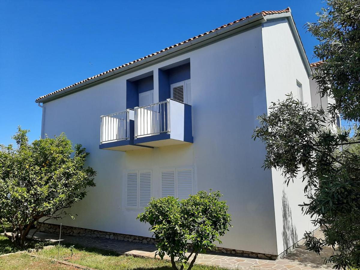 Family House Rebeka Apartment Углян Екстериор снимка