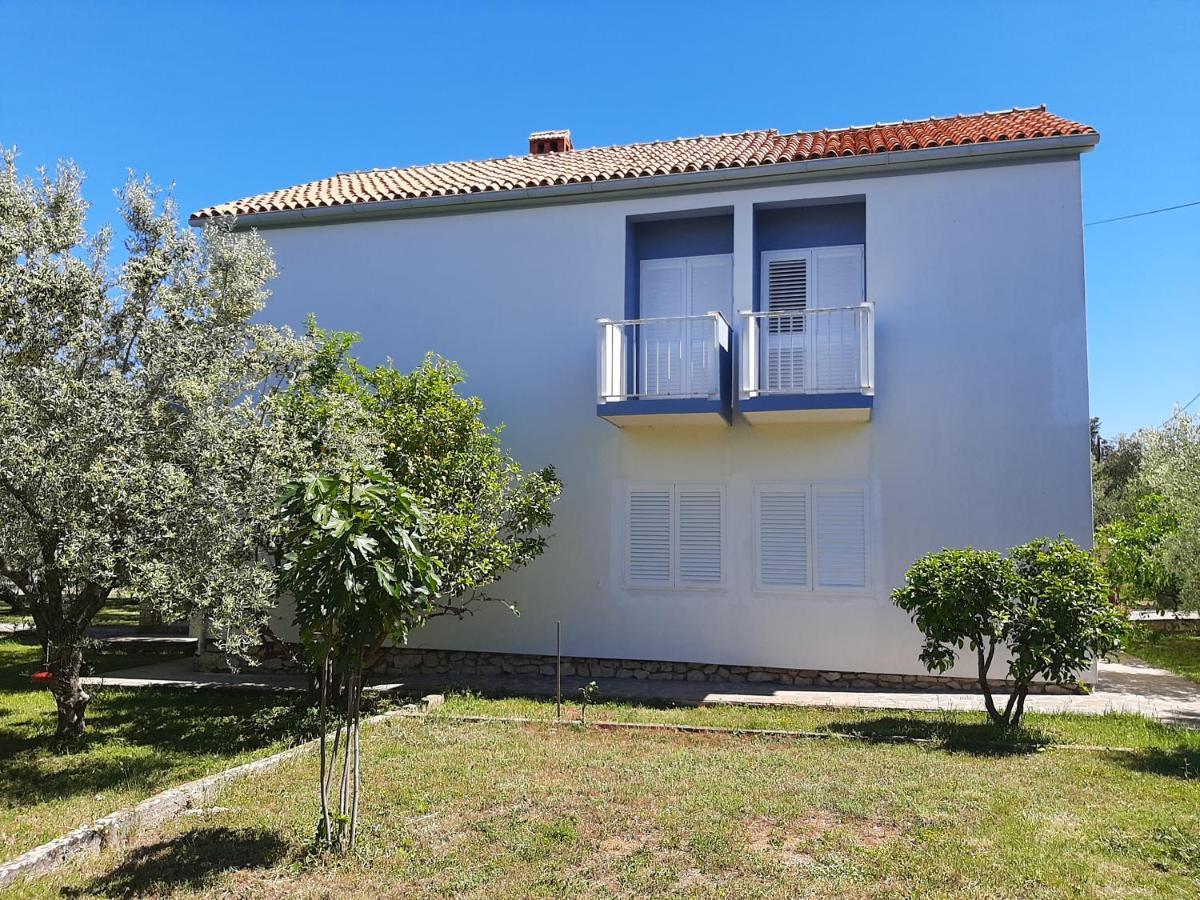 Family House Rebeka Apartment Углян Екстериор снимка