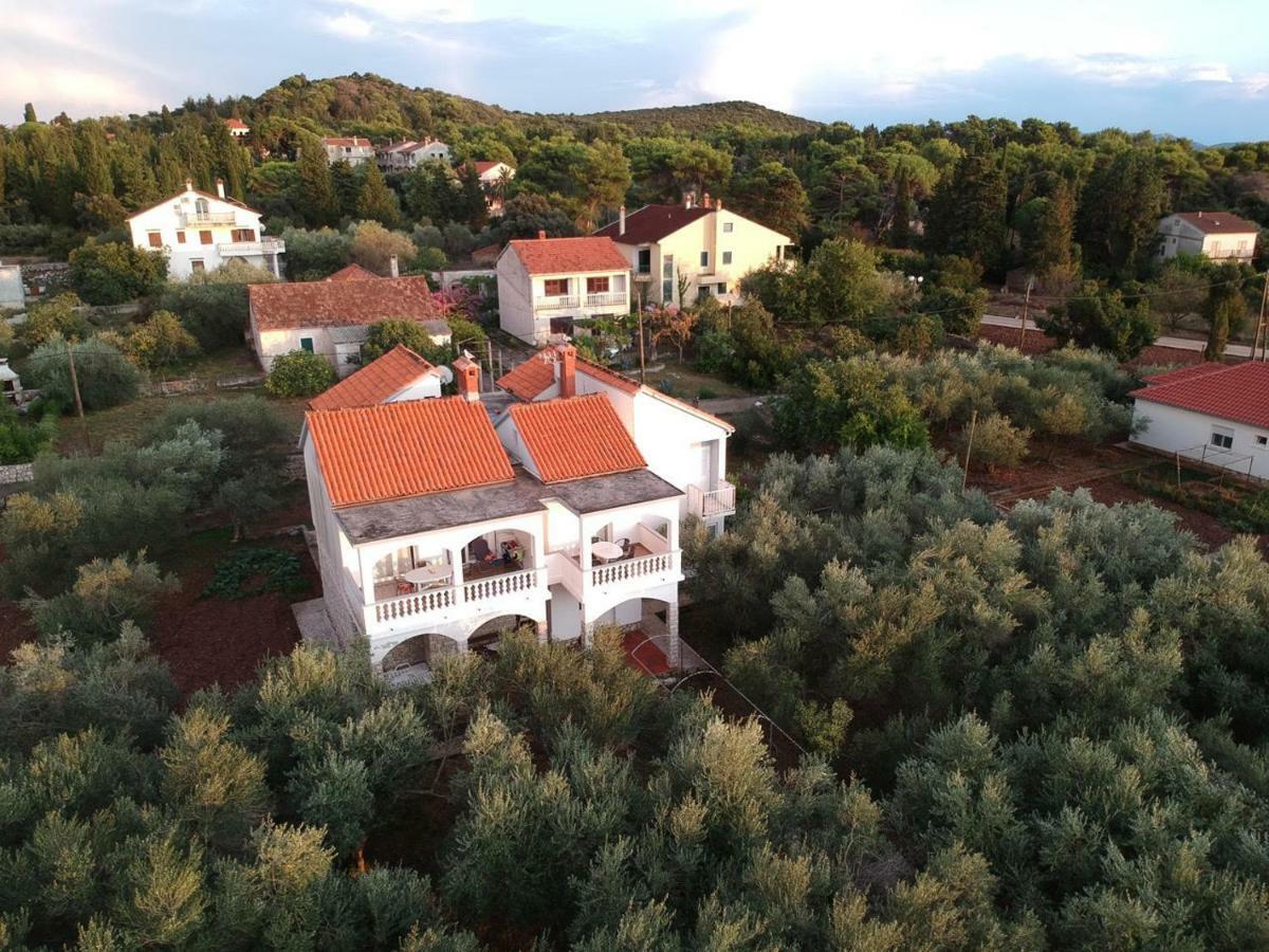 Family House Rebeka Apartment Углян Екстериор снимка